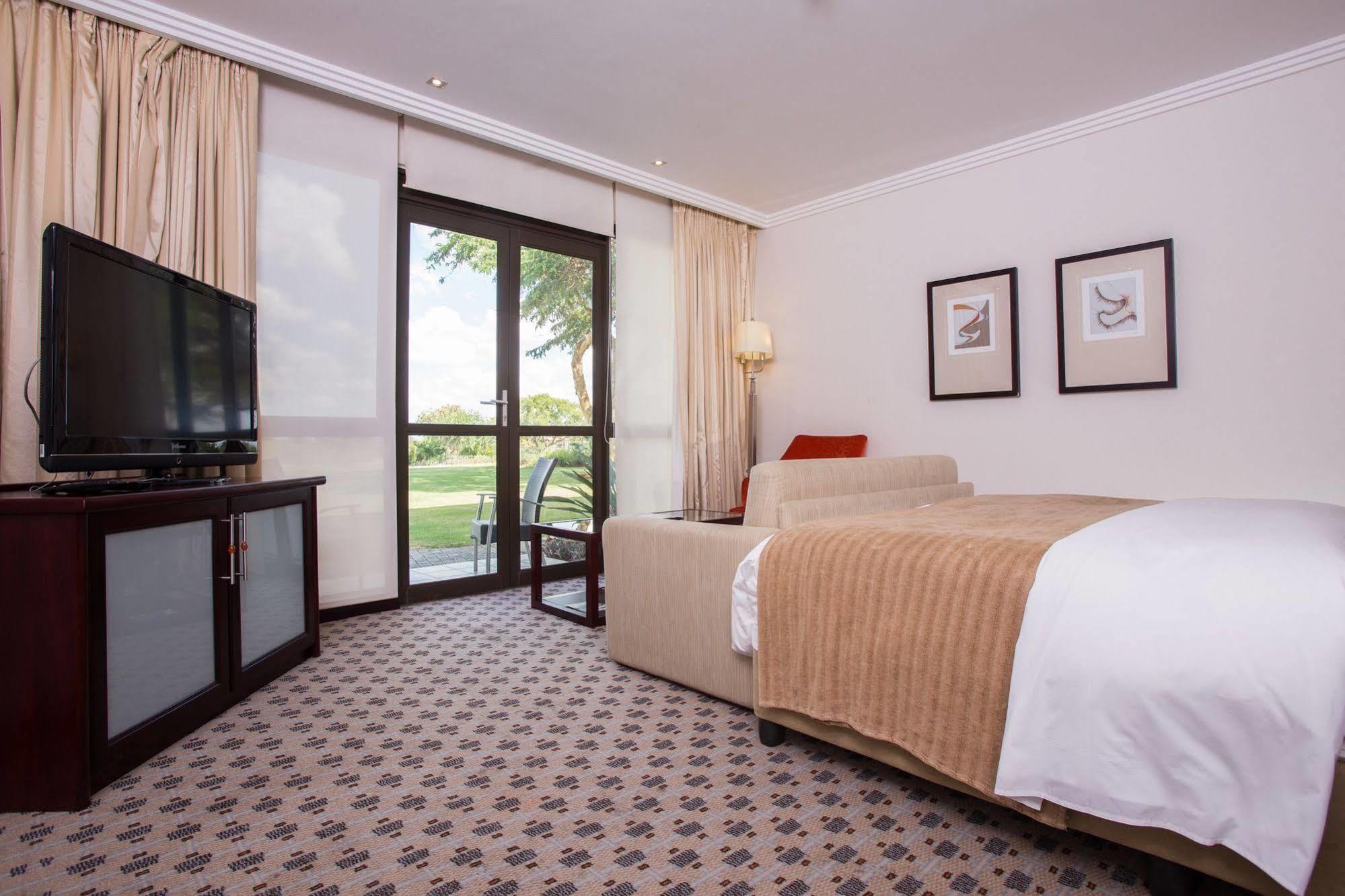 Phakalane Golf Estate Hotel Resort Gaborone Eksteriør billede